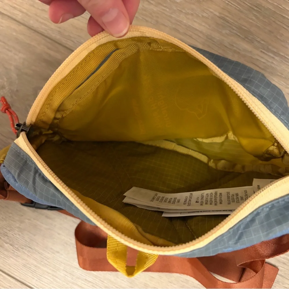 Patagonia Ultralight Black Hole® Mini Hip Pack 1L Cabin Gold